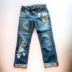 Simply Vera Med-Light Wash Cuffed Mid-Rise Embroidered Capri Jeans Size 0